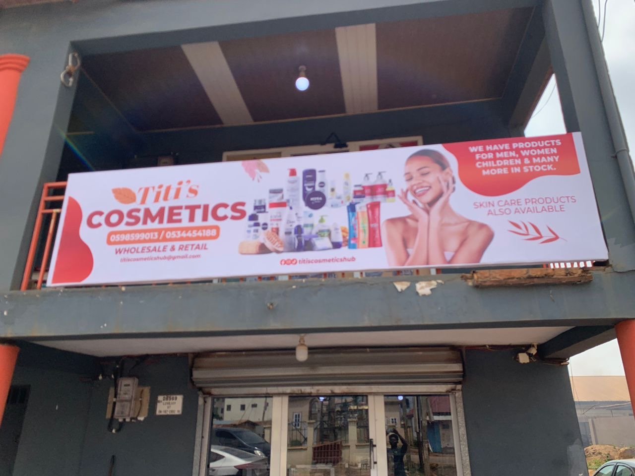 Titi's Cosmetics storefront banner close-up